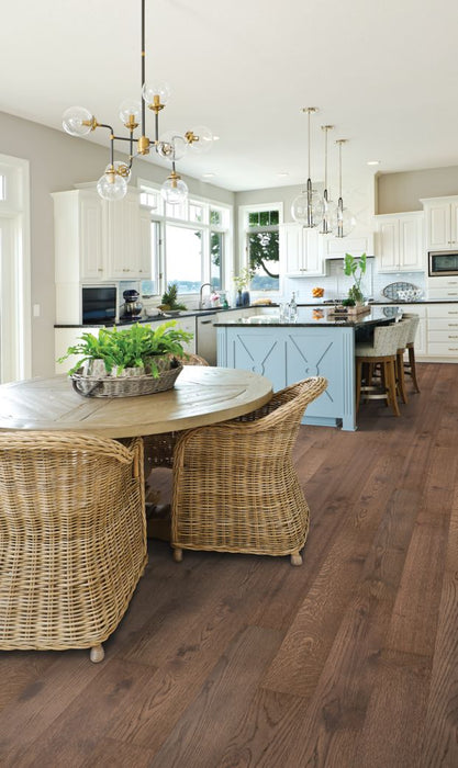 Gregor Oaks in Romano Oak