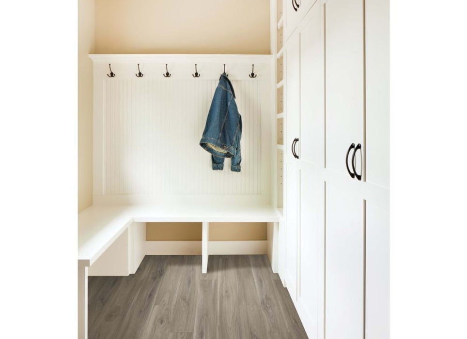 Bowman II in Waxwing Pine