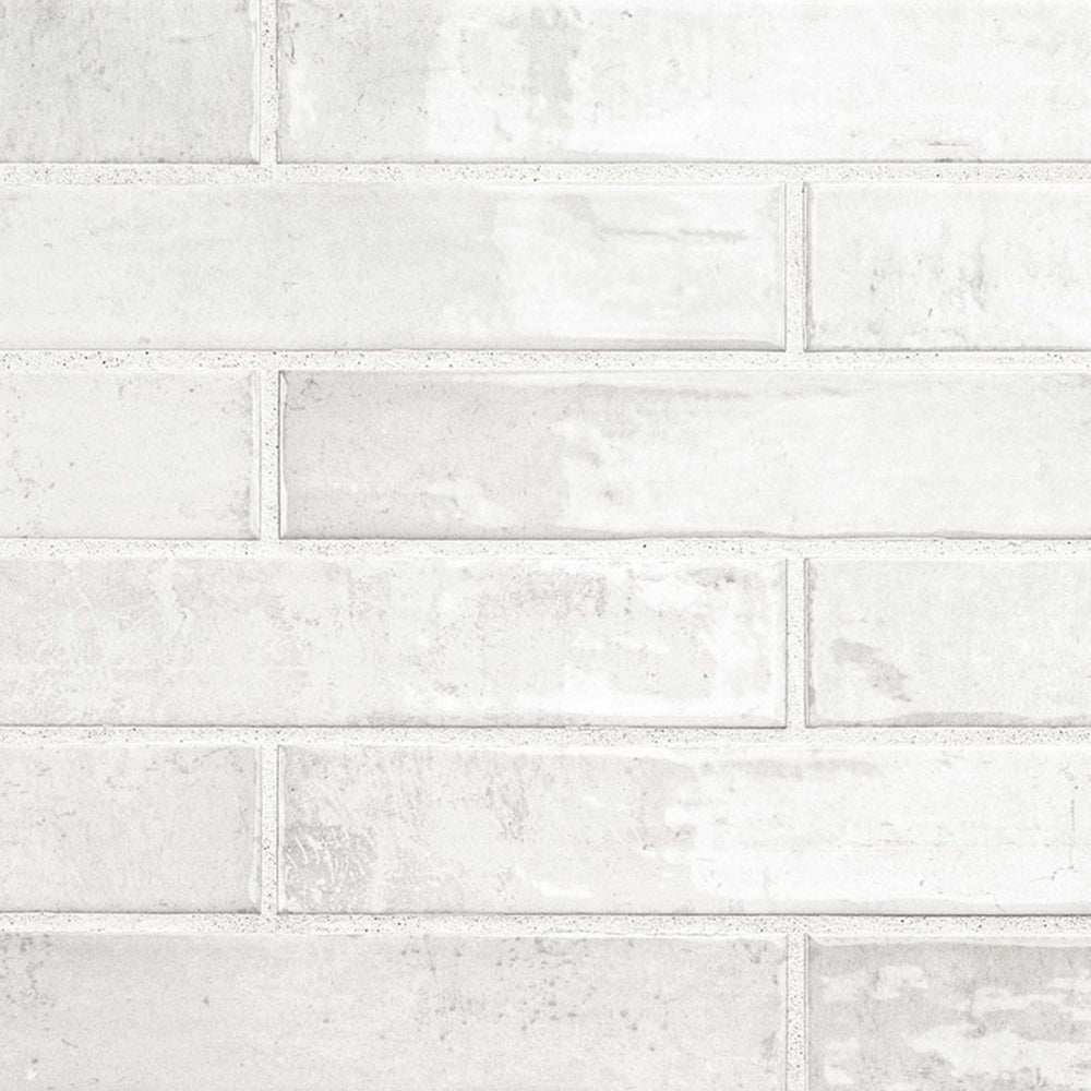 Stella in La Perla 2x10 Tile