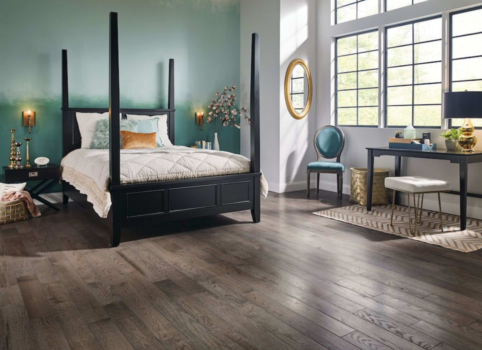 Natural Forest Oak Solid in Pebble Gray 5"