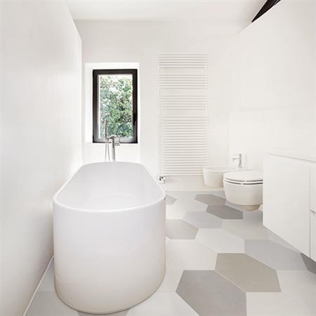 Bee Hive in Black 24x20