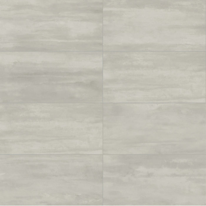 Reflexion in Mercury Tile