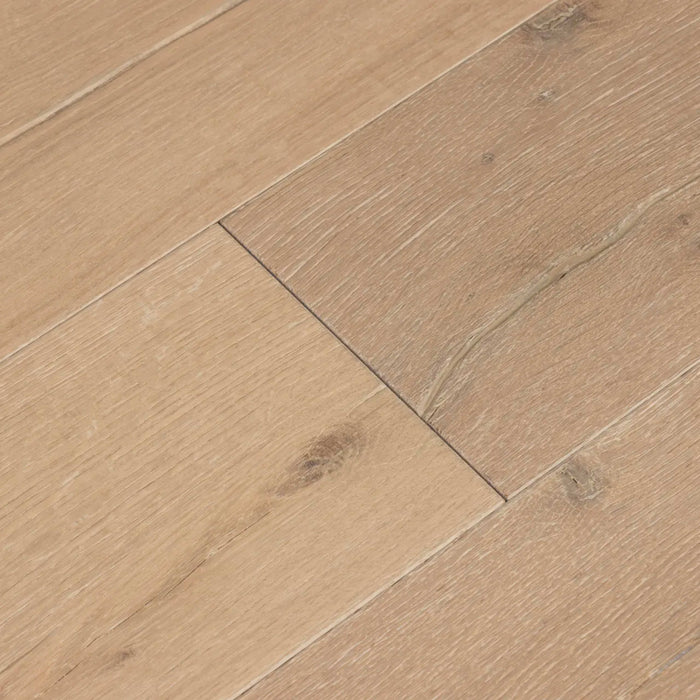 Whiskey & Wine in Chilled Whiskey Hardwood
